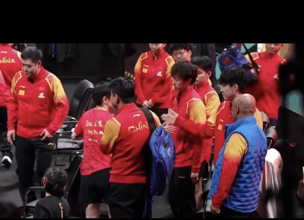 强强对话，两支球队在激烈争夺胜利