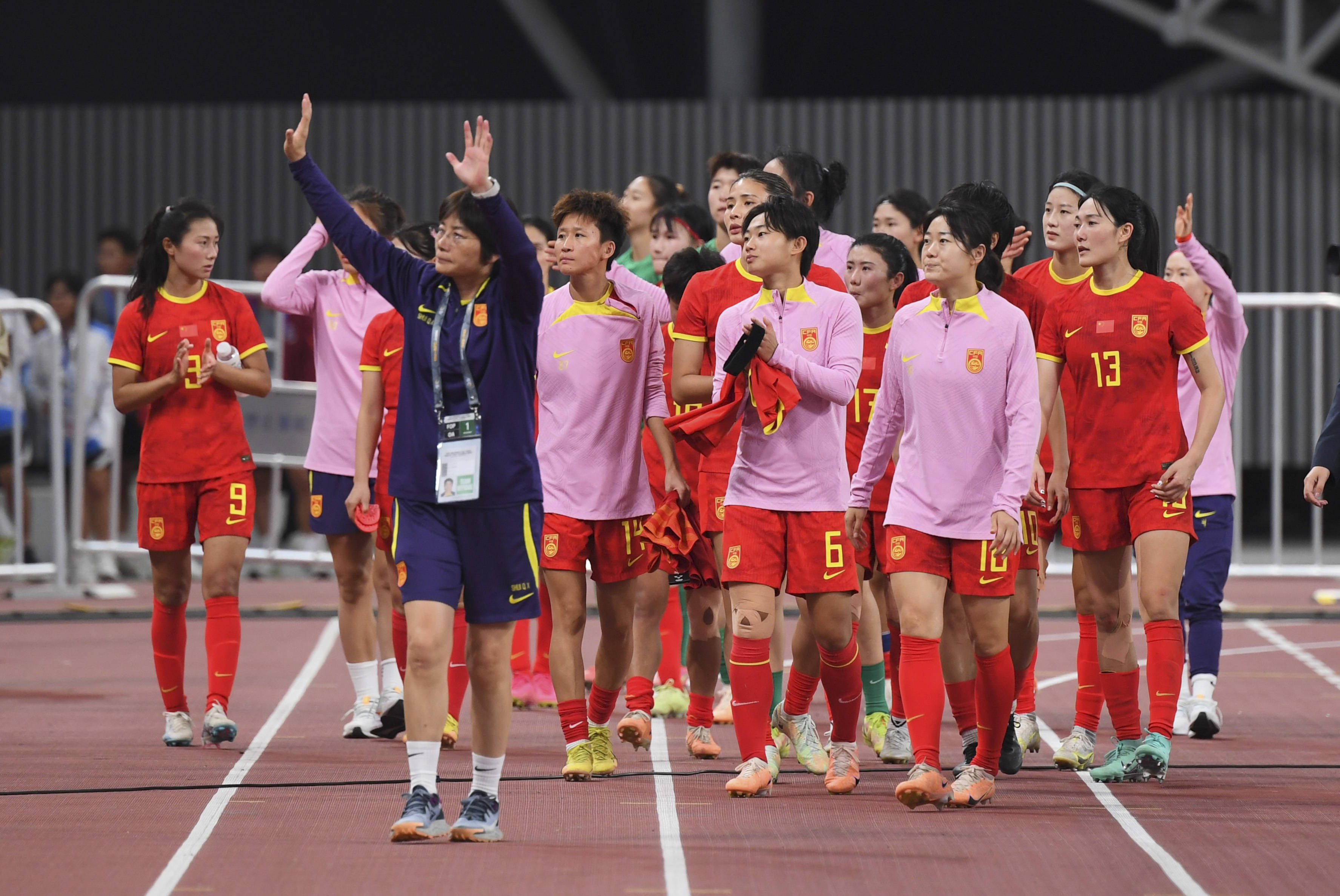 中国女足备战奥运资格赛，集训气氛浓厚的简单介绍
