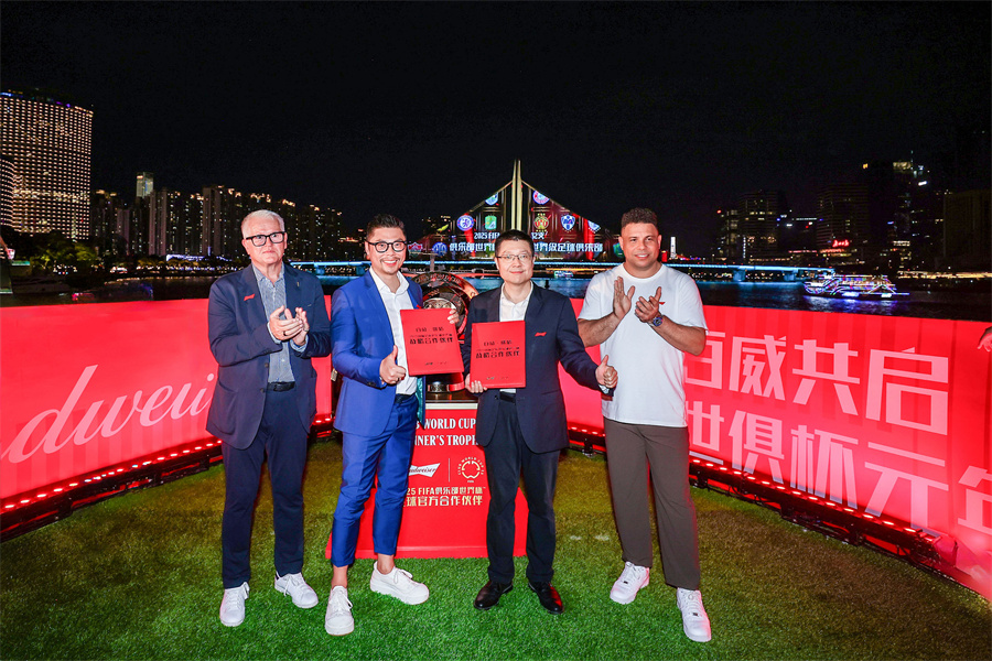 九游体育网页版-包含国际足球盛宴即将打响，球员备战燃情的词条