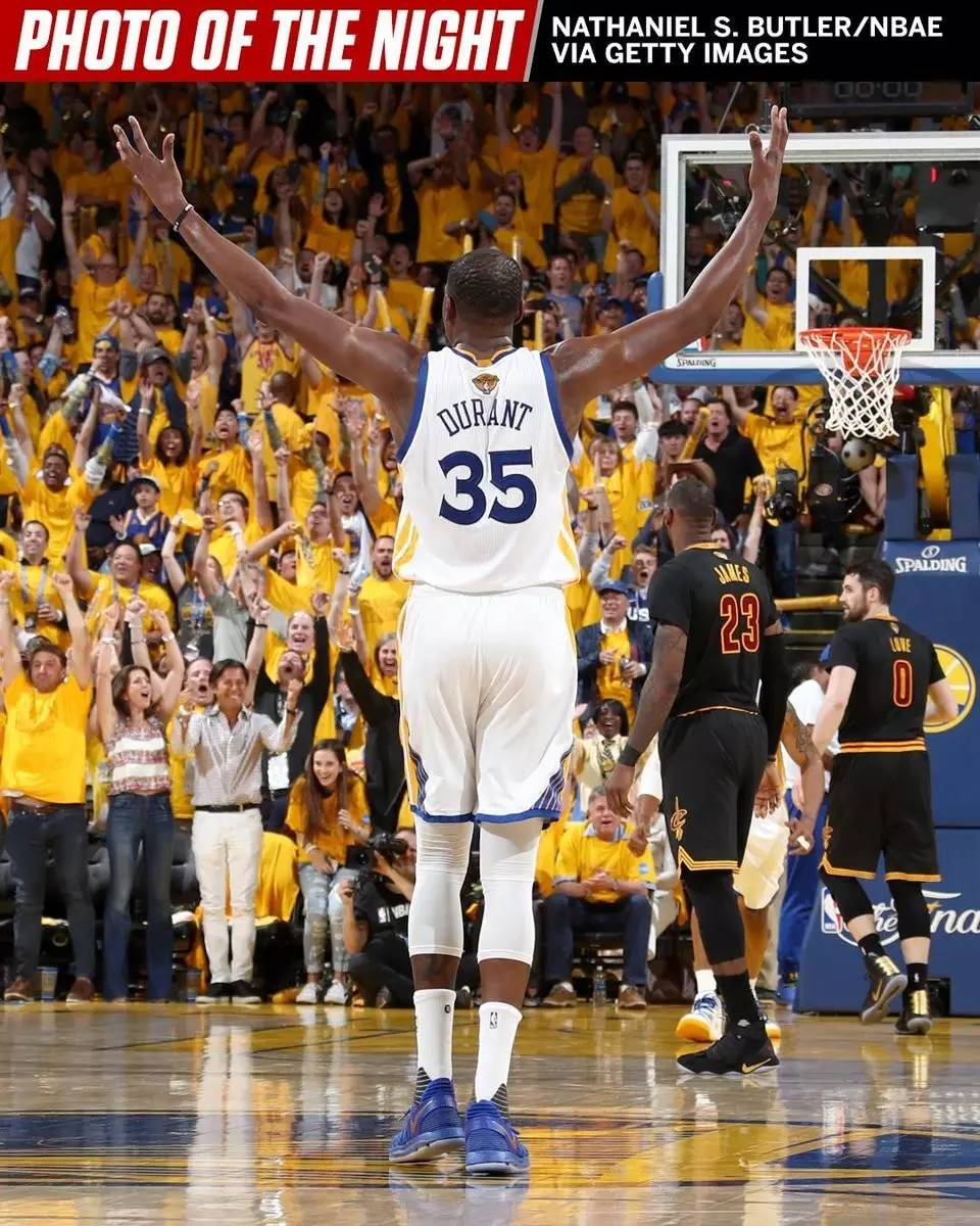 成都战队客场爆冷获胜，引发球迷狂热的简单介绍