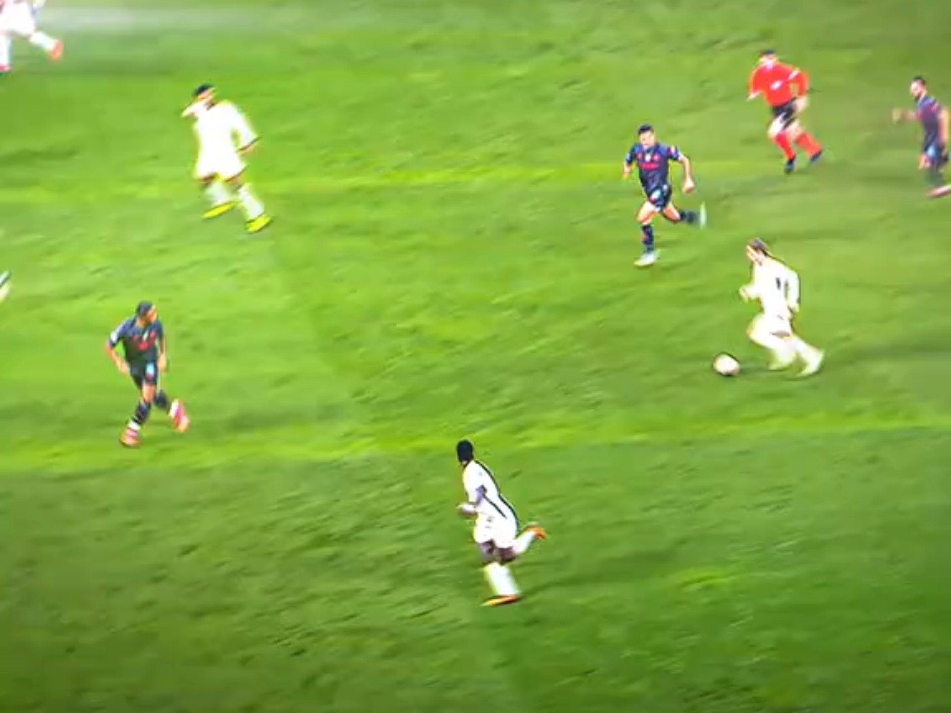 关于赛场上的精彩瞬间,令人目不转睛的信息 关于赛场上的精彩瞬间,令人目不转睛的信息