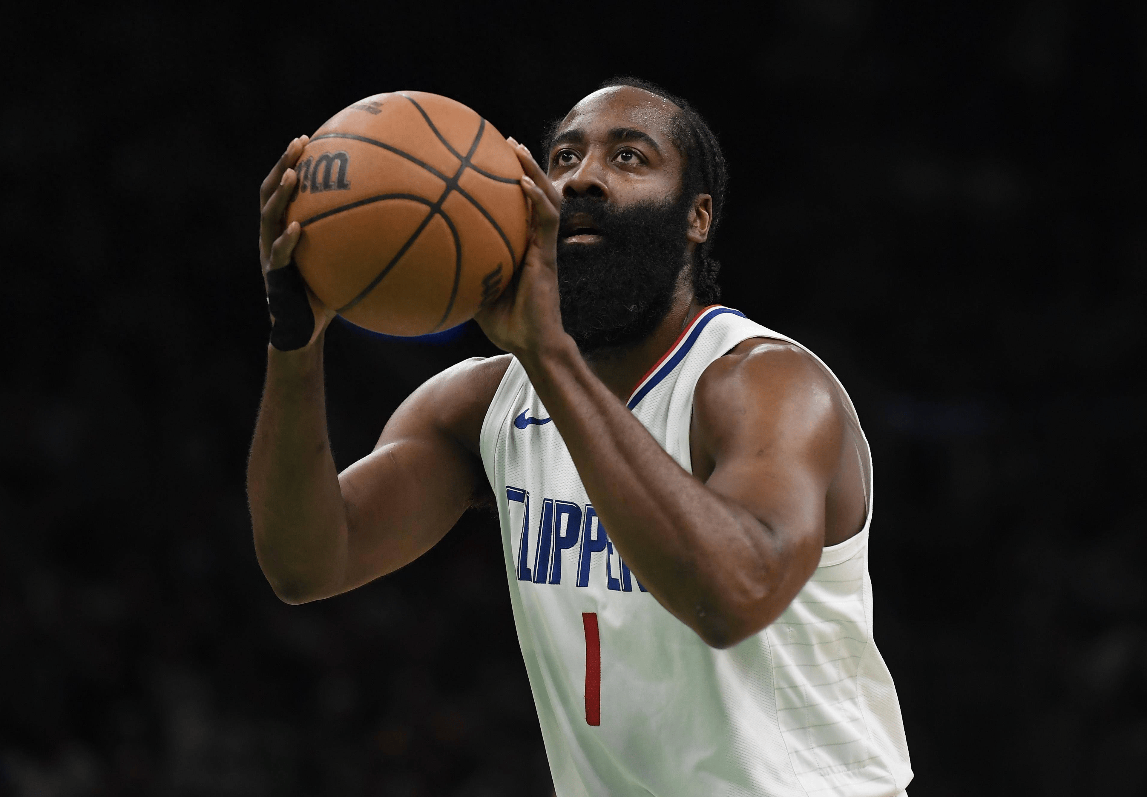 快船惊险战胜篮网，保持不败