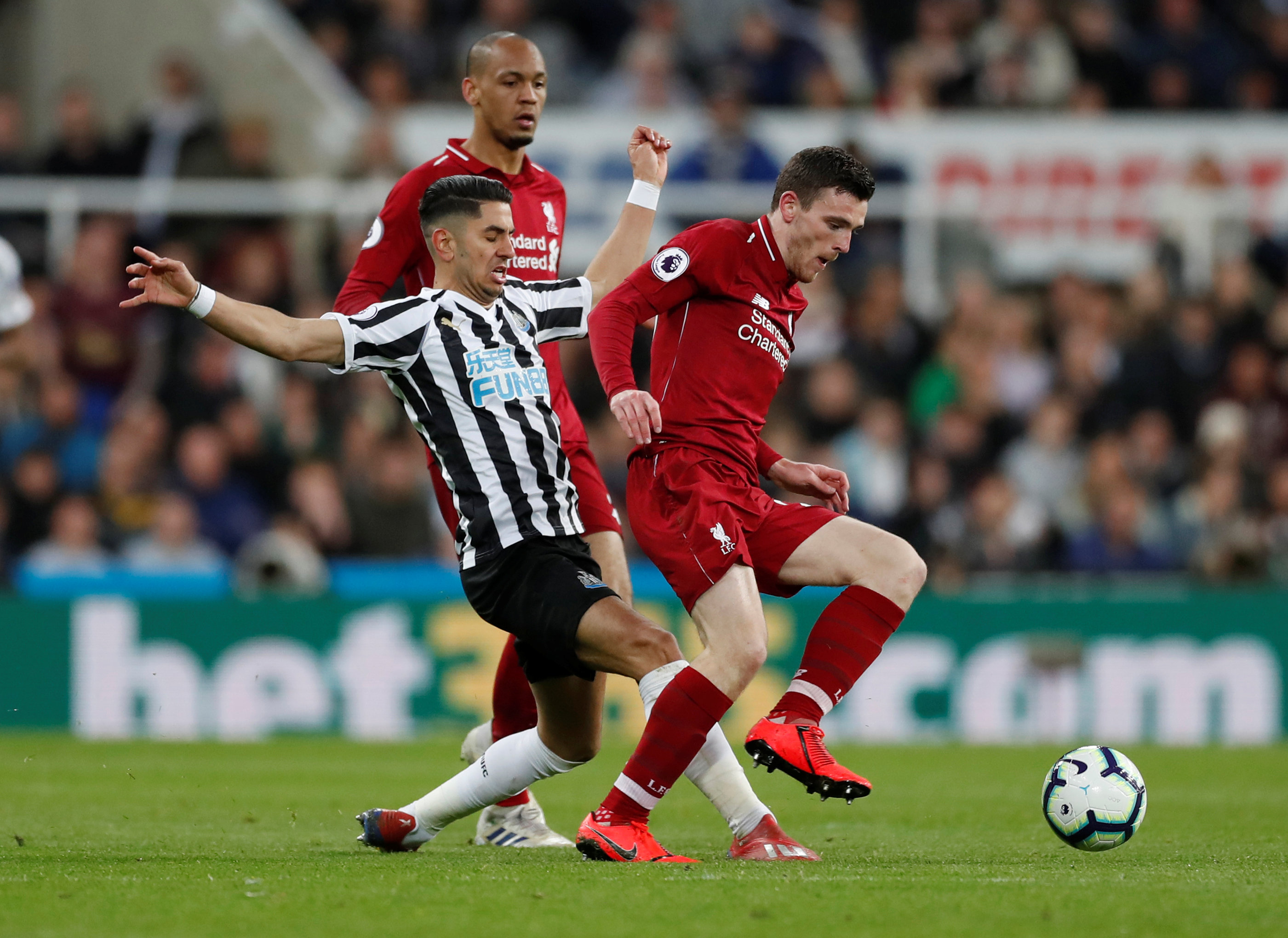 AC米兰客场战胜佛罗伦萨，球员表现稳健