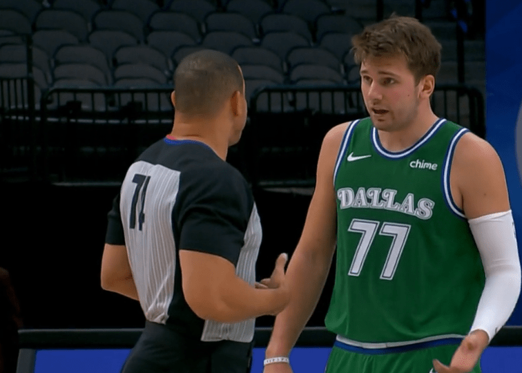 关于火箭欢欢喜喜夺胜，戈登连续命中三分投篮精准进击无敌的信息